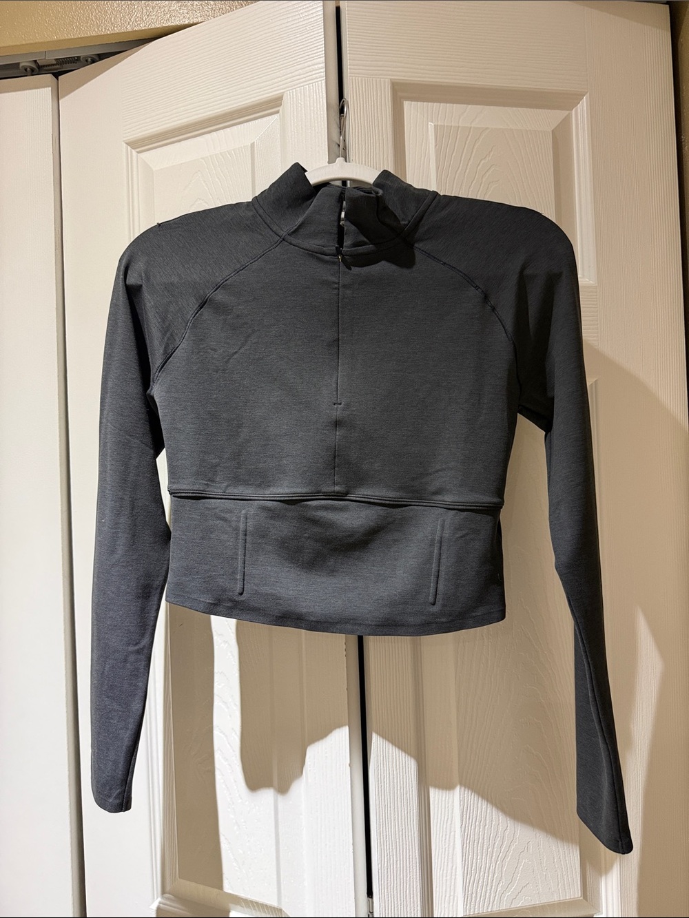 Rhône Women's Long-Sleeve Cropped Pullover Top - Black